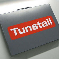 Seripainettu metallilaukku